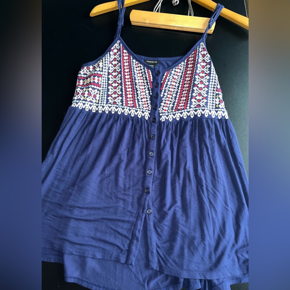 Torrid Embroidered Button Front Babydoll Tank Top Size 0 (12)  EUC